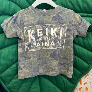 Keiki o ka aina Camo print tee shirt. HAE Hawaii kalo print. Hawaiian shirt